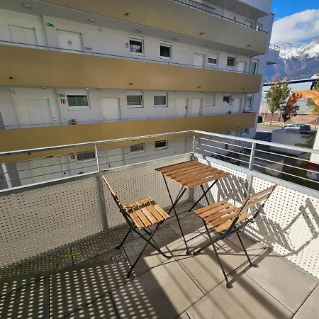 Stylish In + 1 Parking Spot דירה *