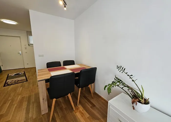 Stylish In + 1 Parking Spot Apartment Innsbruck