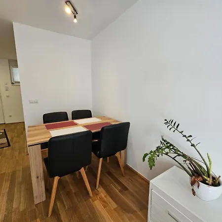 Stylish In + 1 Parking Spot Apartment Innsbruck