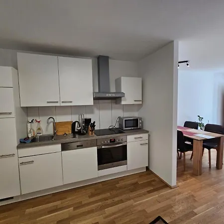 Apartment Stylish In + 1 Parking Spot *