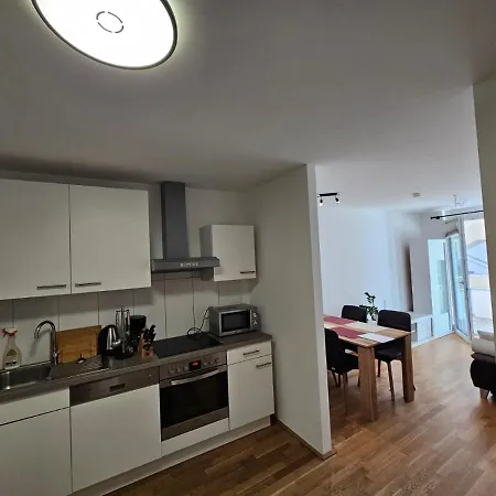 Apartment Stylish In + 1 Parking Spot Innsbruck