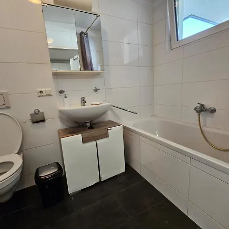 Stylish In + 1 Parking Spot Apartment Innsbruck